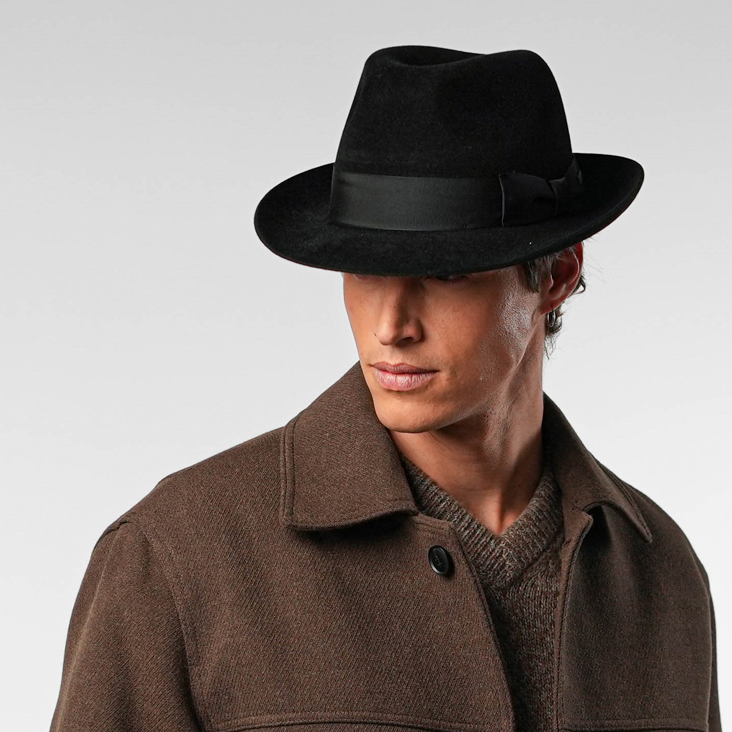 Fedora Hut – nach vorn geneigt, geheimnisvoll